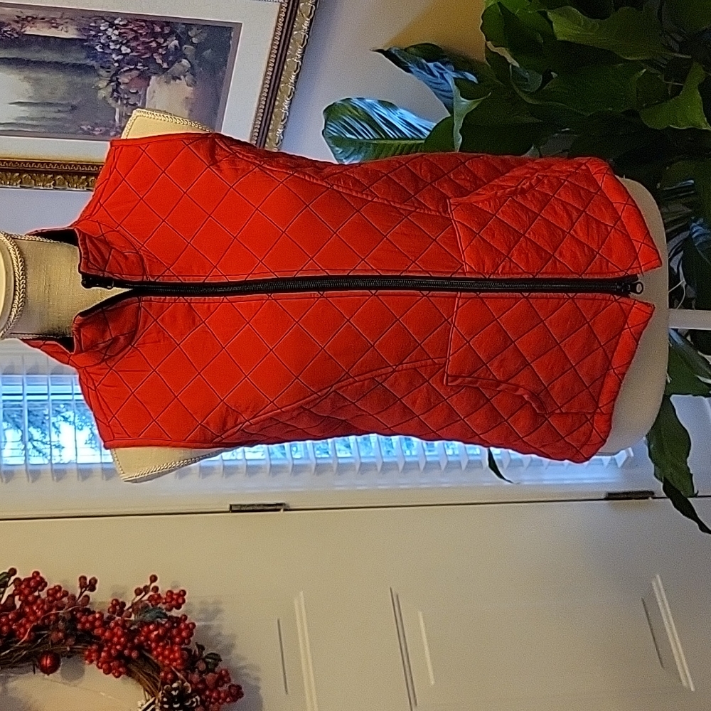 Multiples red quilted vest black velvet collar double zipper pockets XS …EUC